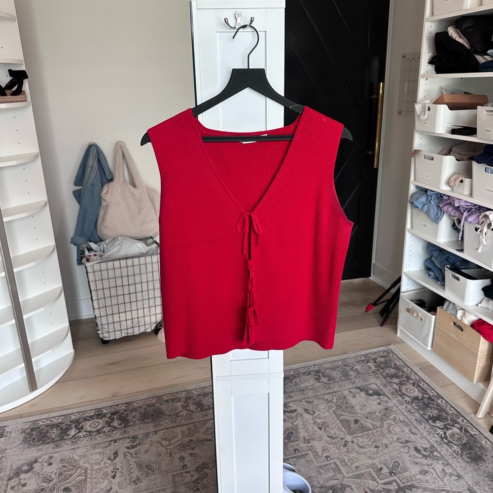 Abercrombie Tie Front V neck sweater - red